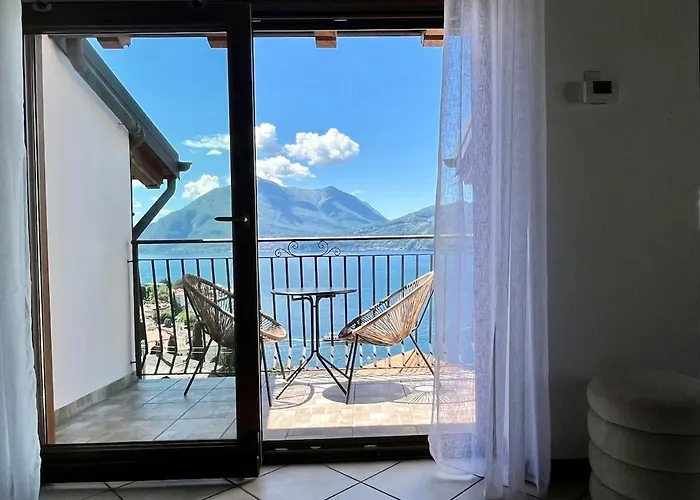 Adele House アパート