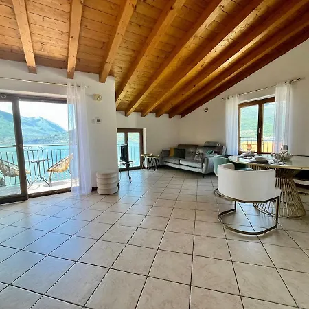 Adele House דירה בלאנו