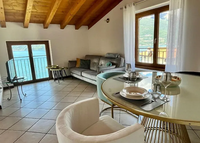 Adele House * בלאנו